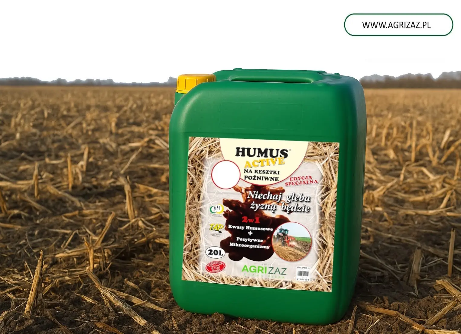 Zielony 20-litrowy kanister preparatu Humus Active na resztki pożniwne stojący na polu pełnym słomy i ścierniska