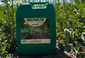 Produkt Humus Agro Vigor na tle pola uprawnego